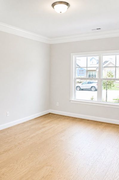 Spacious, unfurnished interior of a new home in Weybridge, Burlington (Image 45).