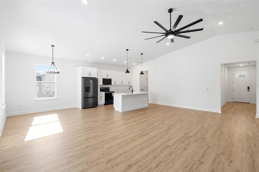 Spacious, unfurnished interior of a new home in , Spring Hill (Image 28).