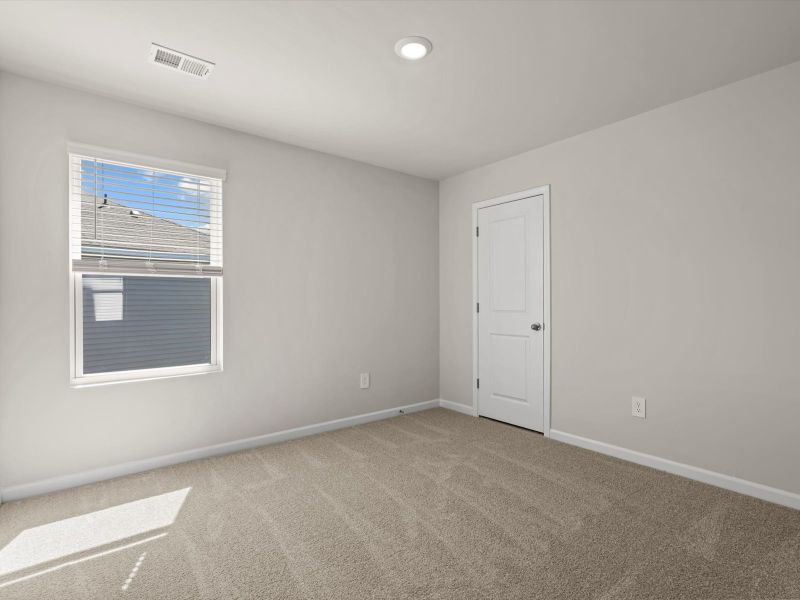 Spacious, unfurnished interior of a new home in Village at White Pine, Pendleton (Image 20).