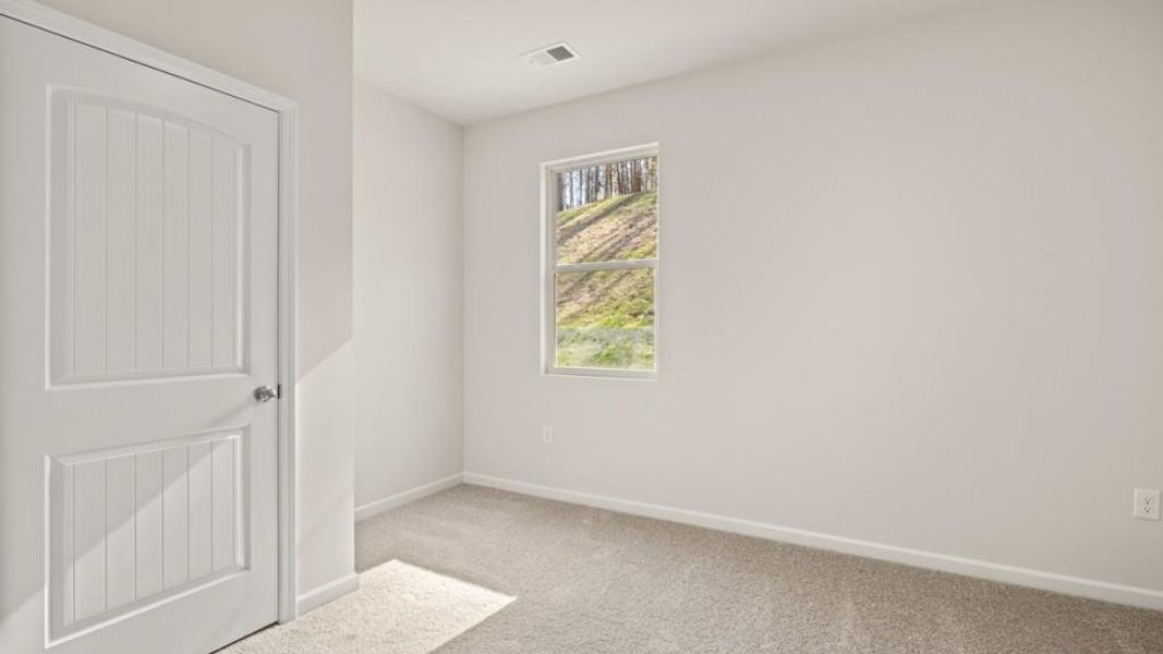 Spacious, unfurnished interior of a new home in Oconee Overlook, Gainesville (Image 12).
