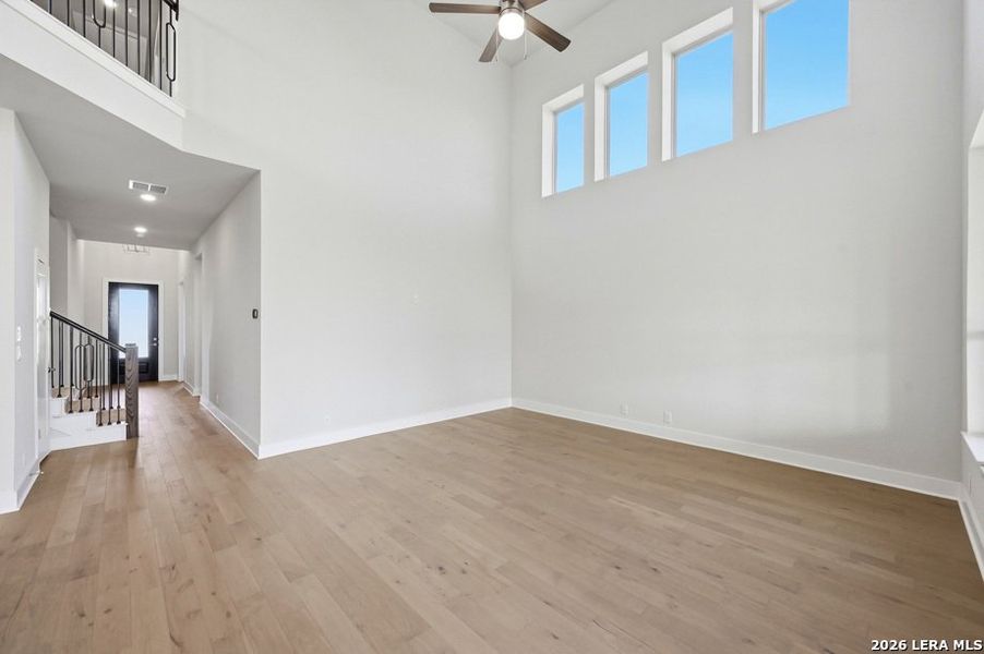 Spacious, unfurnished interior of a new home in Venado Crossing, Cibolo (Image 14).