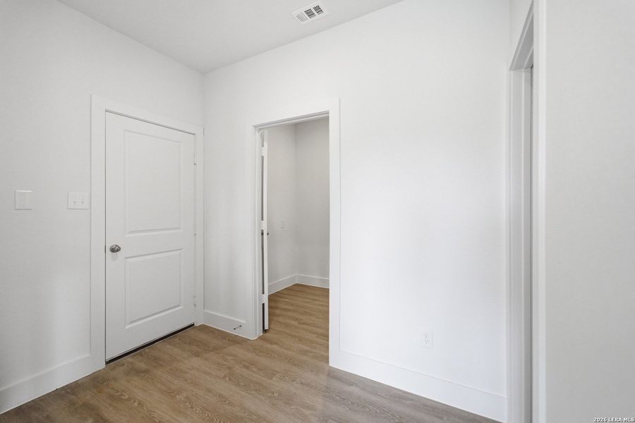 Spacious, unfurnished interior of a new home in Garden Grove, San Antonio (Image 17).