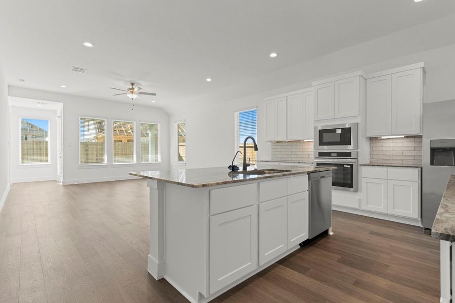 Furnished interior view inside a new home in Westland Ranch 60' Homesites, League City (Image 26). Furnished interior view inside a new home in Westland Ranch 60' Homesites, League City (Image 26).