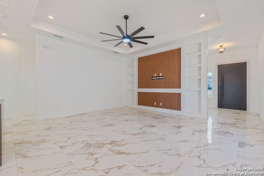 Spacious, unfurnished interior of a new home in , Laredo (Image 23).