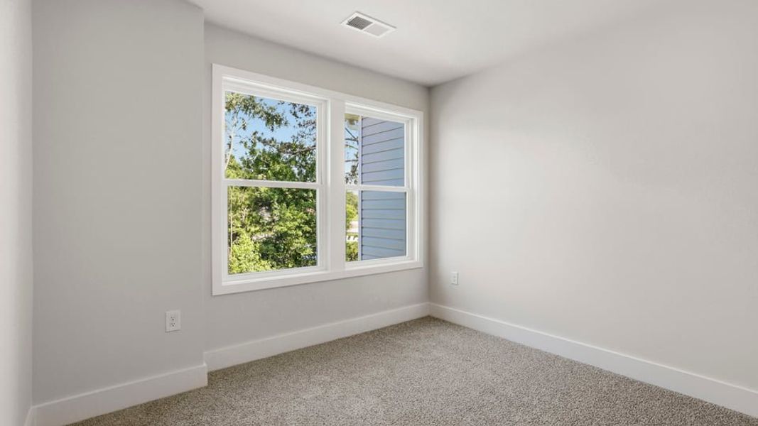 Spacious, unfurnished interior of a new home in Ken's Crossing, Moore (Image 26).
