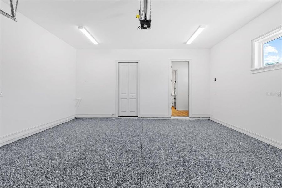 Spacious, unfurnished interior of a new home in , St. Petersburg (Image 35).