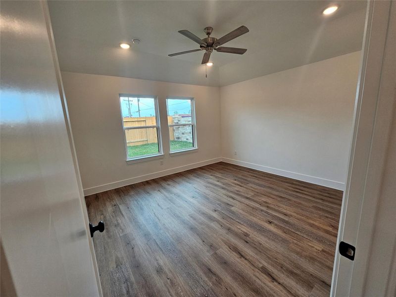 Spacious, unfurnished interior of a new home in , Conroe (Image 10).