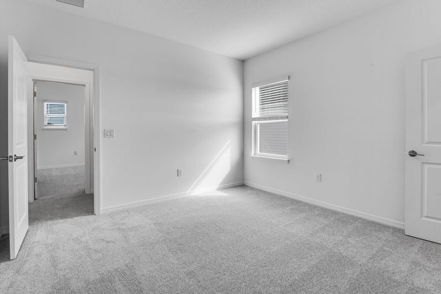 Spacious, unfurnished interior of a new home in Ardisia Park, New Smyrna Beach (Image 24).