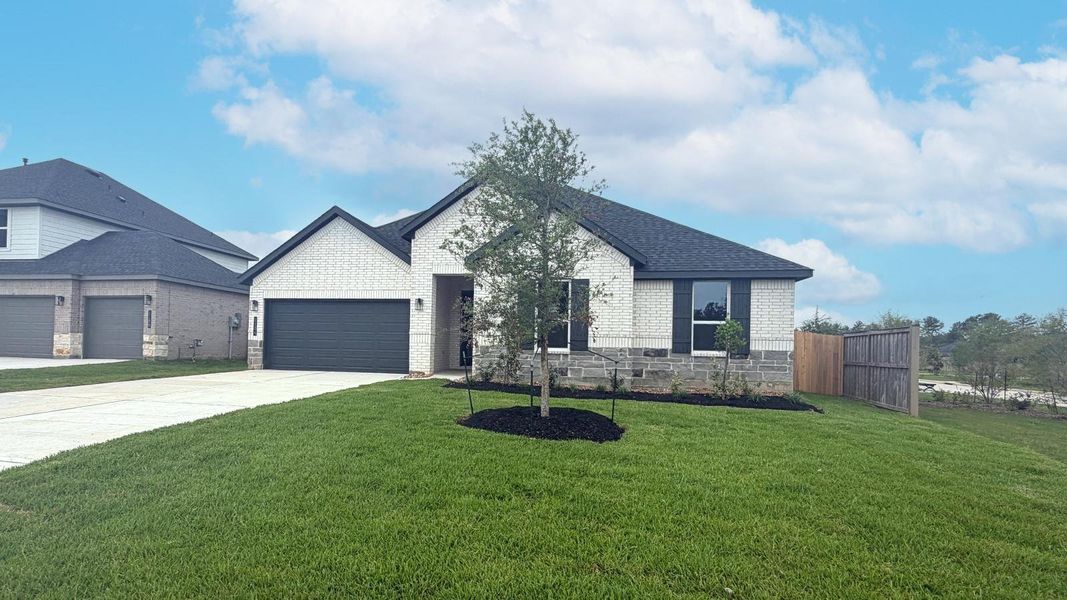 Front exterior of a new home in Silverthorne, Conroe, TX, highlighting curb appeal (Image 2). Front exterior of a new home in Silverthorne, Conroe, TX, highlighting curb appeal (Image 2).