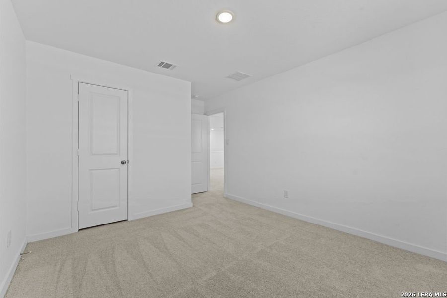 Spacious, unfurnished interior of a new home in Grace Valley, Cibolo (Image 29).