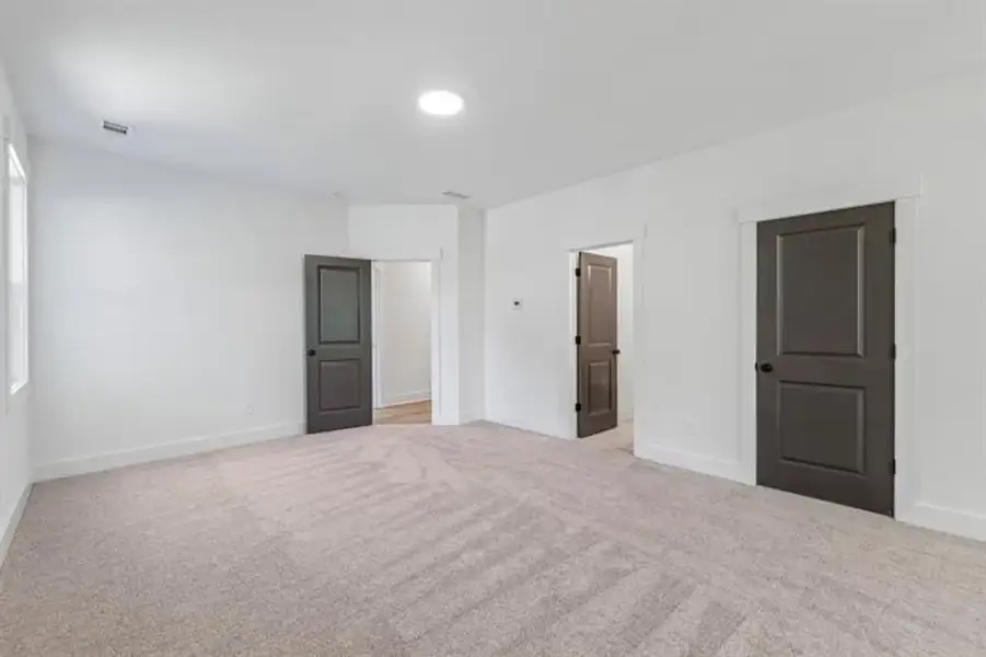 Spacious, unfurnished interior of a new home in White Post on Lake Lanier, Gainesville (Image 44).