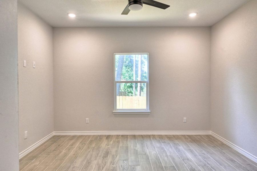 Spacious, unfurnished interior of a new home in , Willis (Image 16).