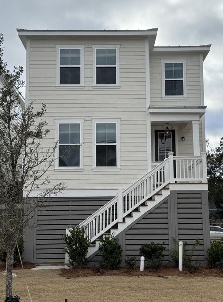 Exterior details and patio area of a home in Central Park, Charleston (Image 19).