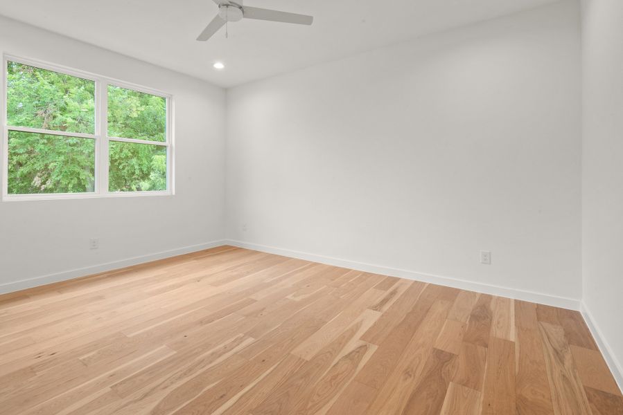 Spacious, unfurnished interior of a new home in , Dallas (Image 20).
