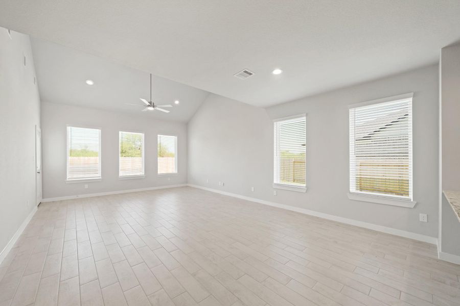 Spacious, unfurnished interior of a new home in Briarwood Crossing, Rosenberg (Image 11). Spacious, unfurnished interior of a new home in Briarwood Crossing, Rosenberg (Image 11).