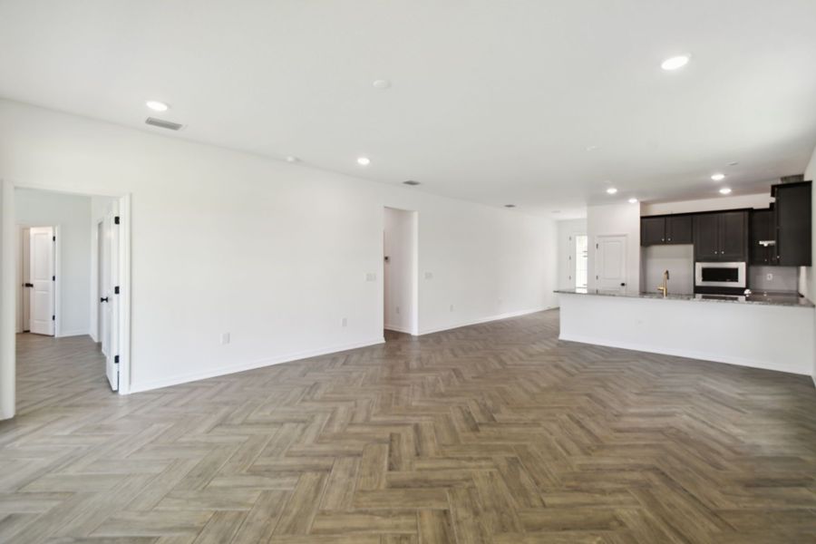 Spacious, unfurnished interior of a new home in Avalon West, Spring Hill (Image 35).
