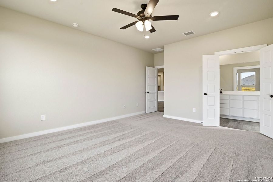 Spacious, unfurnished interior of a new home in Vista Ridge, Live Oak (Image 15).