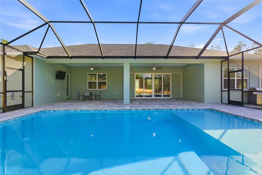Exterior details and patio area of a home in , Beverly Hills (Image 23).