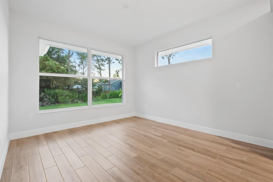 Spacious, unfurnished interior of a new home in , Vero Beach (Image 22).