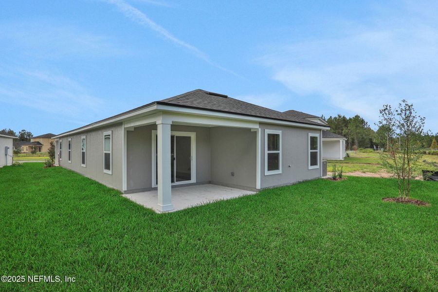 Exterior details and patio area of a home in Amberly, Green Cove Springs (Image 4).