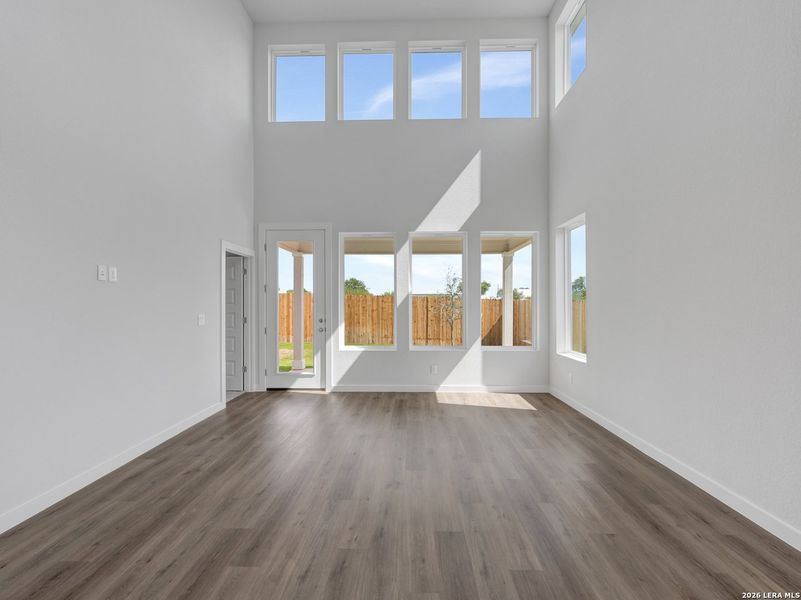 Spacious, unfurnished interior of a new home in Fairway Crossing, San Antonio (Image 13).