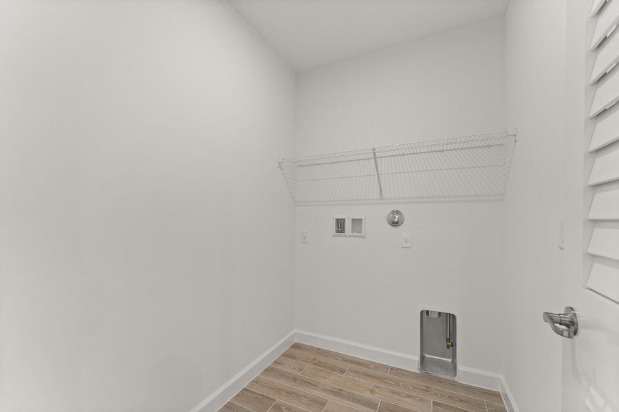 Spacious, unfurnished interior of a new home in Tradition - Cadence, Port St. Lucie (Image 14).