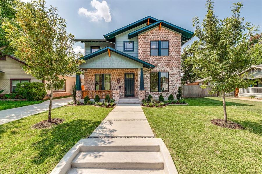 Craftsman-style house featuring a front yard