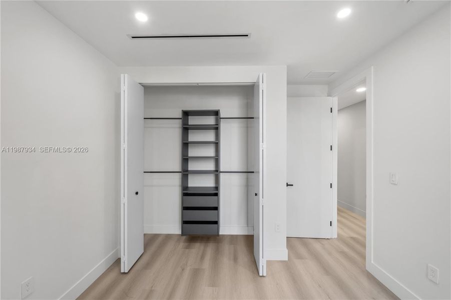 Spacious, unfurnished interior of a new home in , Miami (Image 52).