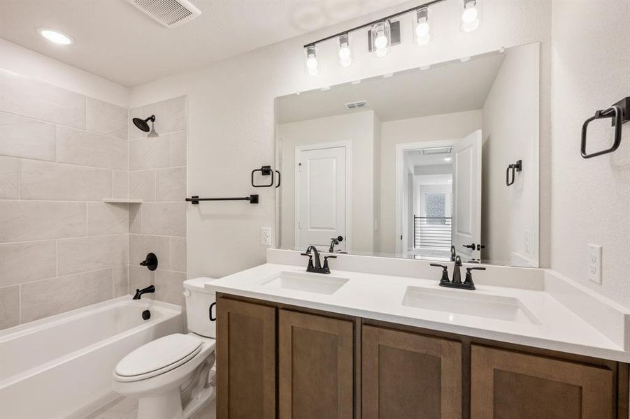 Furnished interior view inside a new home in Country Lakes Classic 60, Argyle (Image 9). Furnished interior view inside a new home in Country Lakes Classic 60, Argyle (Image 9).