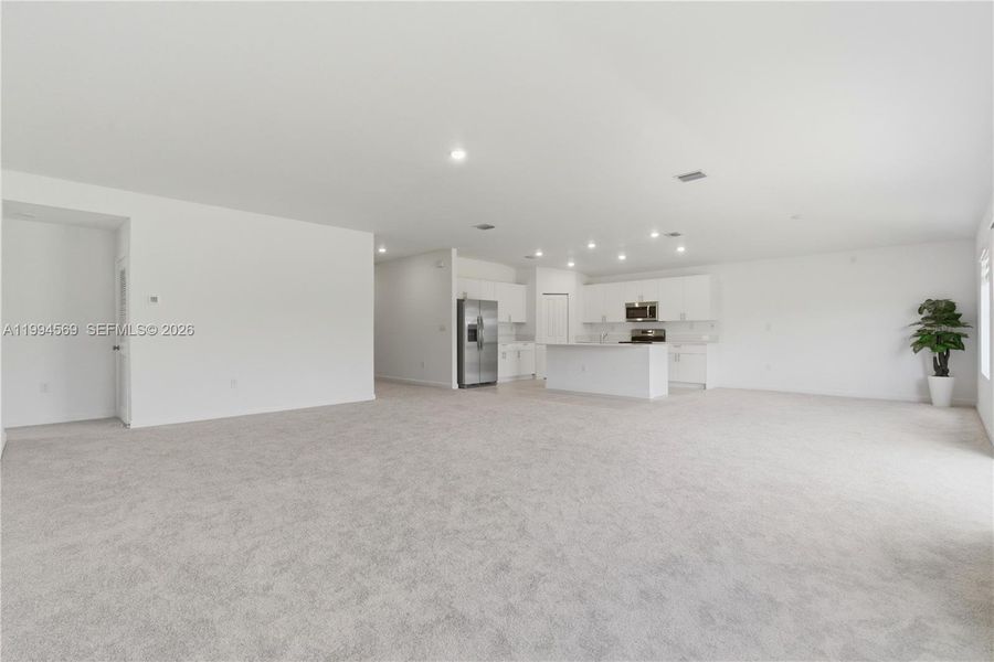 Spacious, unfurnished interior of a new home in , Homestead (Image 27).