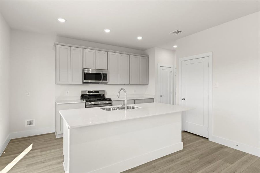 14. 2406 Stonebriar - Kitchen (4)