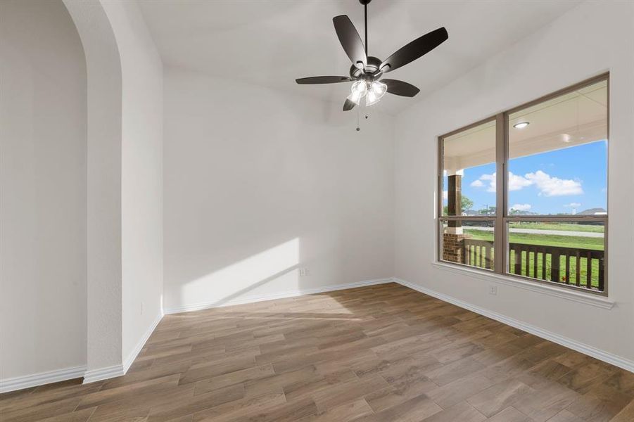 Spacious, unfurnished interior of a new home in , Waxahachie (Image 17).