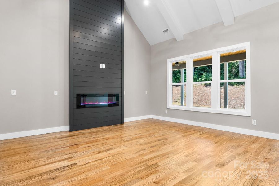 Spacious, unfurnished interior of a new home in , Hickory (Image 20).