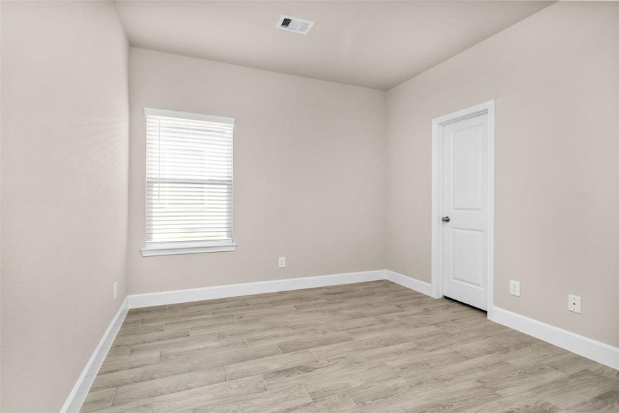 Spacious, unfurnished interior of a new home in , Willis (Image 16).