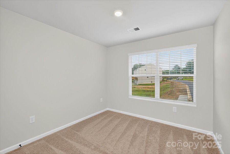 Spacious, unfurnished interior of a new home in Rhyne Court, Gastonia (Image 27).