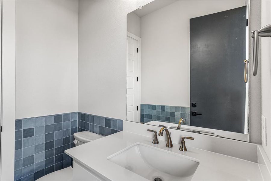 An outdoor half bath makes outdoor entertainment a breeze, access is from patio only