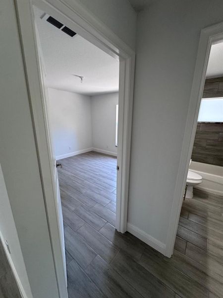 Spacious, unfurnished interior of a new home in , Palm Bay (Image 11).