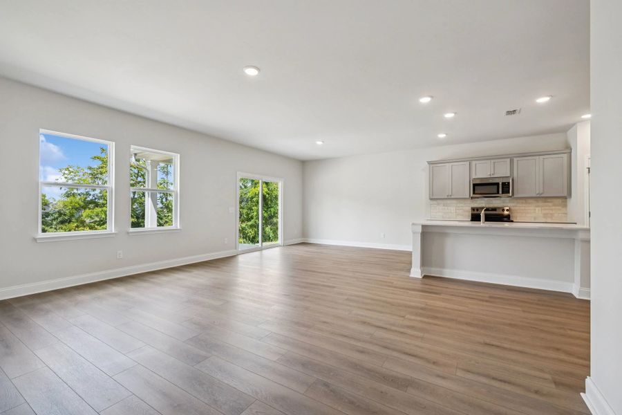 Spacious, unfurnished interior of a new home in Cades Bluff, Lebanon (Image 26).