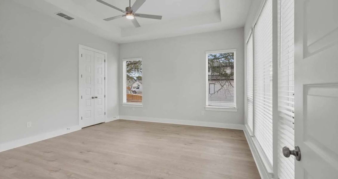 Representative unfurnished interior of a home built from the Draco by Chesmar Homes in Gregg Ranch, Marble Falls (Image 10).