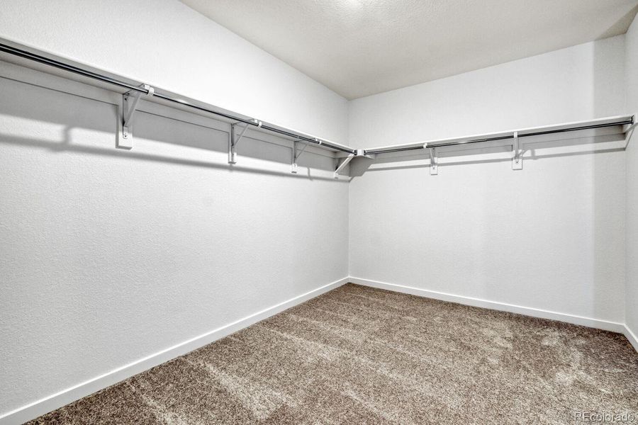 Spacious, unfurnished interior of a new home in Percheron, Colorado Springs (Image 9).