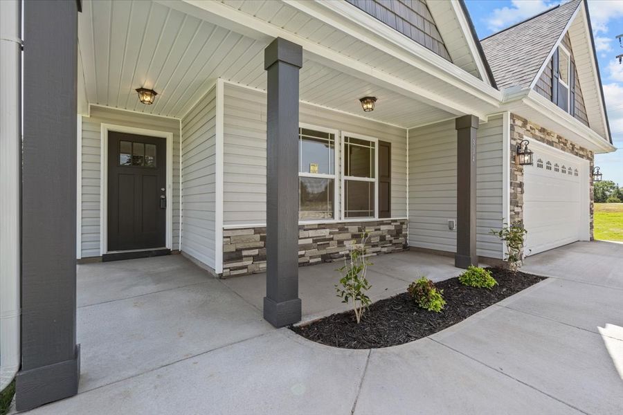 Representative exterior details of a home built from the Fernwood by Enchanted Homes in Guadalupe Heights, Seguin (Image 3).