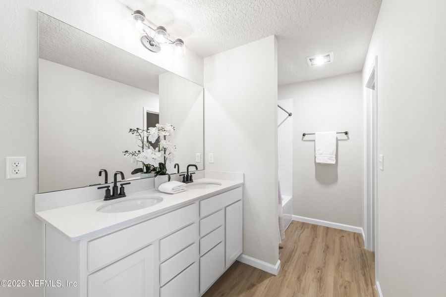 Furnished interior view inside a new home in , Middleburg (Image 9).