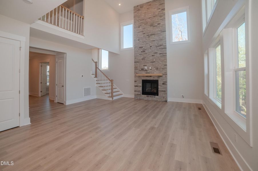 WFDS-0100-00_Buchanan E_Family Room b