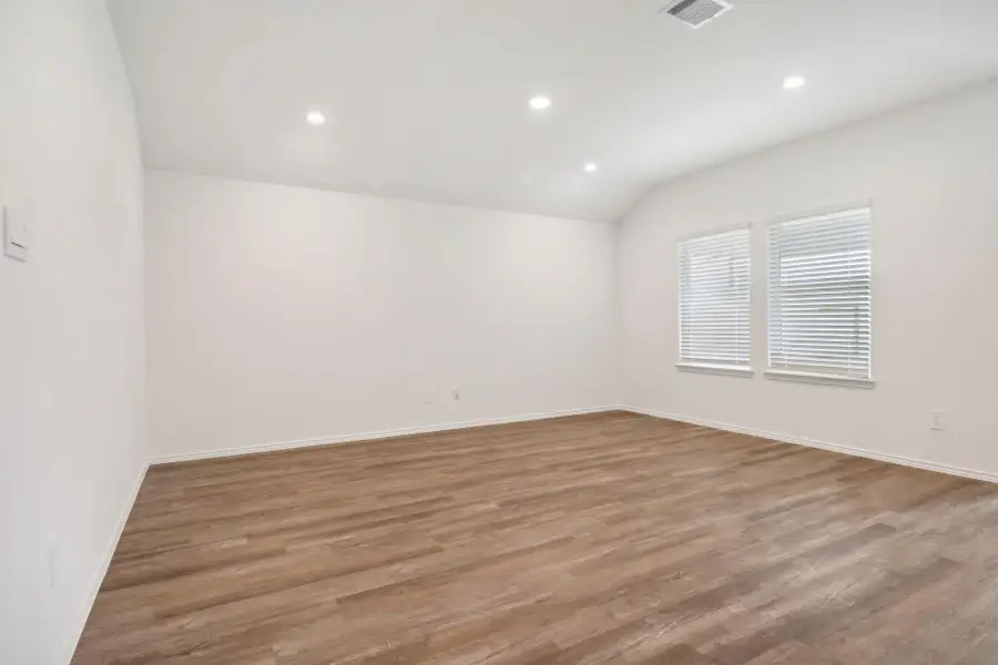 Spacious, unfurnished interior of a new home in Grand Pines, Magnolia (Image 7).