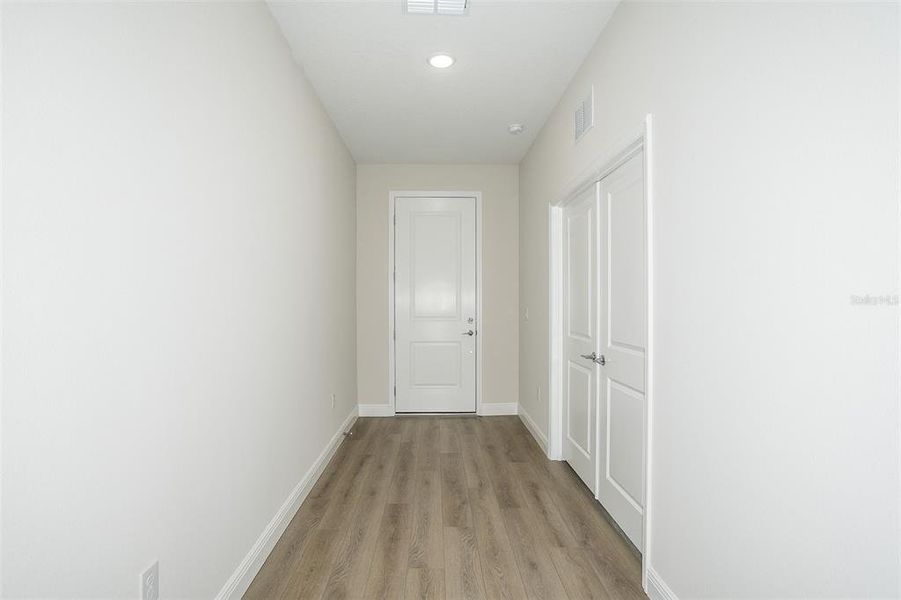 Spacious, unfurnished interior of a new home in Pasadena Woods, Dade City (Image 20).