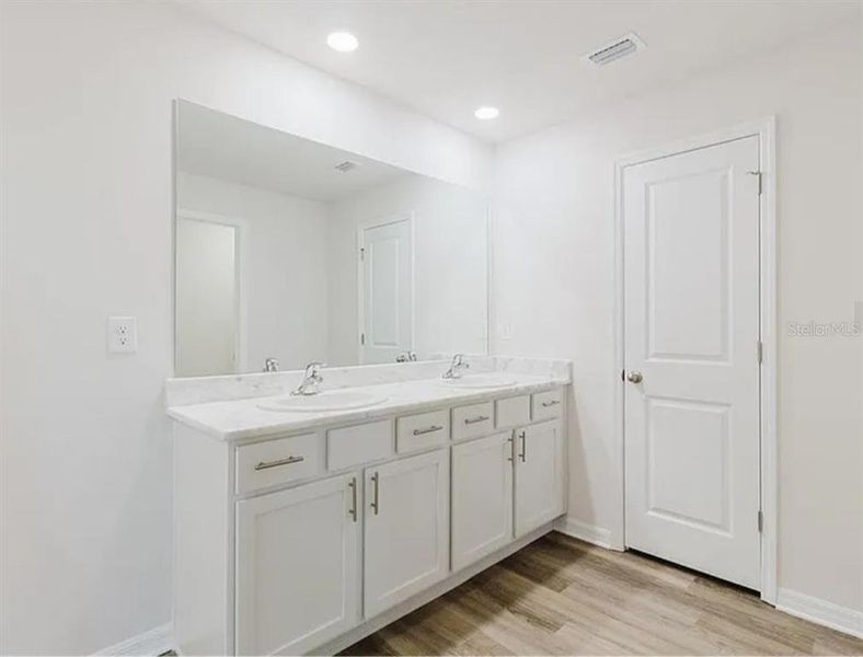 Furnished interior view inside a new home in Silverstone North, Palmetto (Image 5).