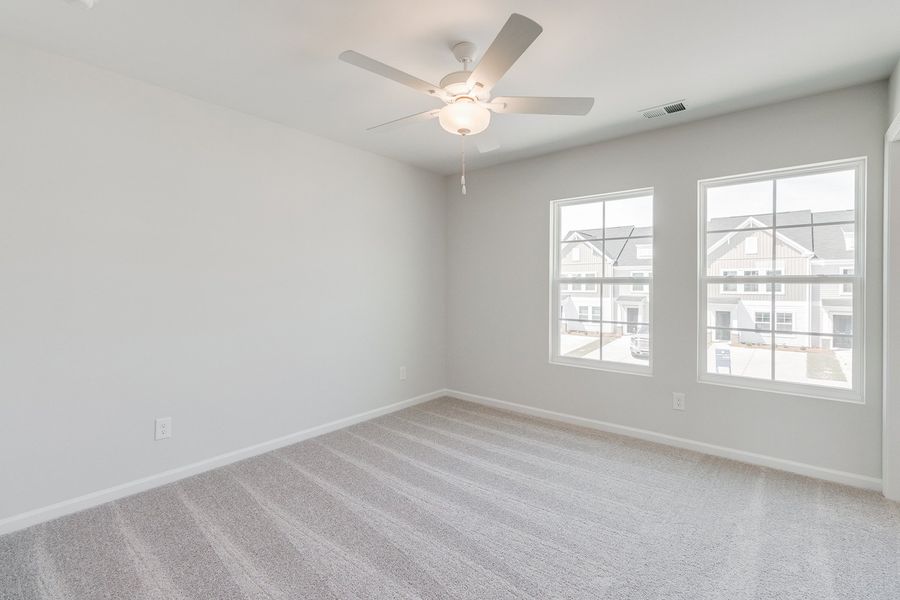 Spacious, unfurnished interior of a new home in Astoria, Columbia (Image 24).