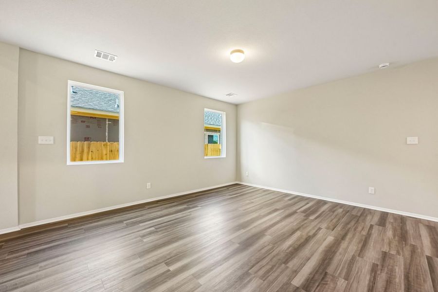 Spacious, unfurnished interior of a new home in Sorella, Tomball (Image 12).