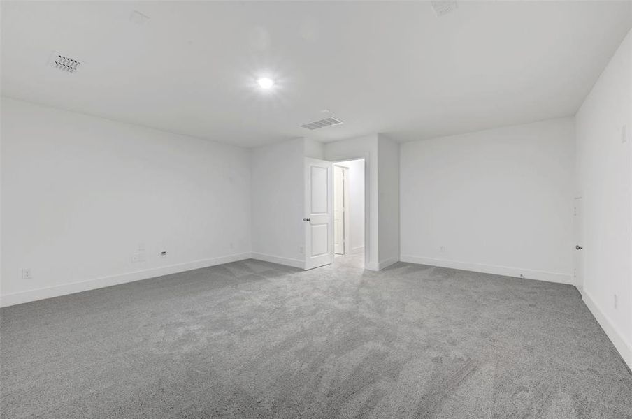 Spacious, unfurnished interior of a new home in Lilyana, Celina (Image 37).