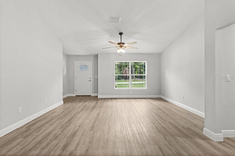 Spacious, unfurnished interior of a new home in , Citrus Springs (Image 24).